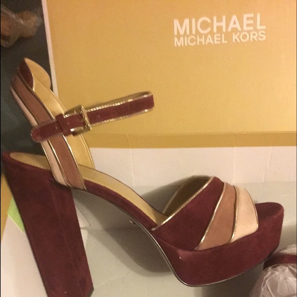 Brand new in the Box platform heels - Picture 2 of 2